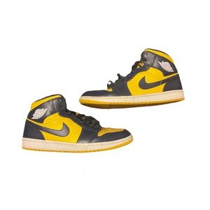2012 Air Jordan 1 Mid Michigan - Size 10.5 ( 554724-707 )